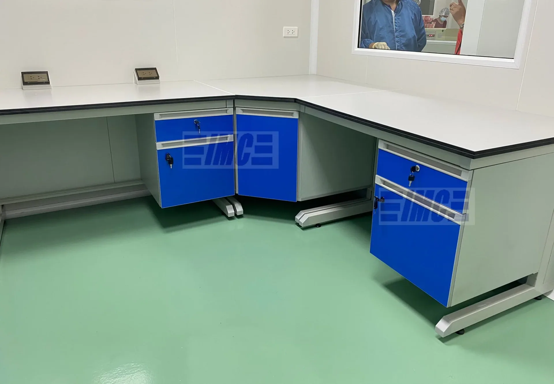 Chemical lab bench custom design and installation