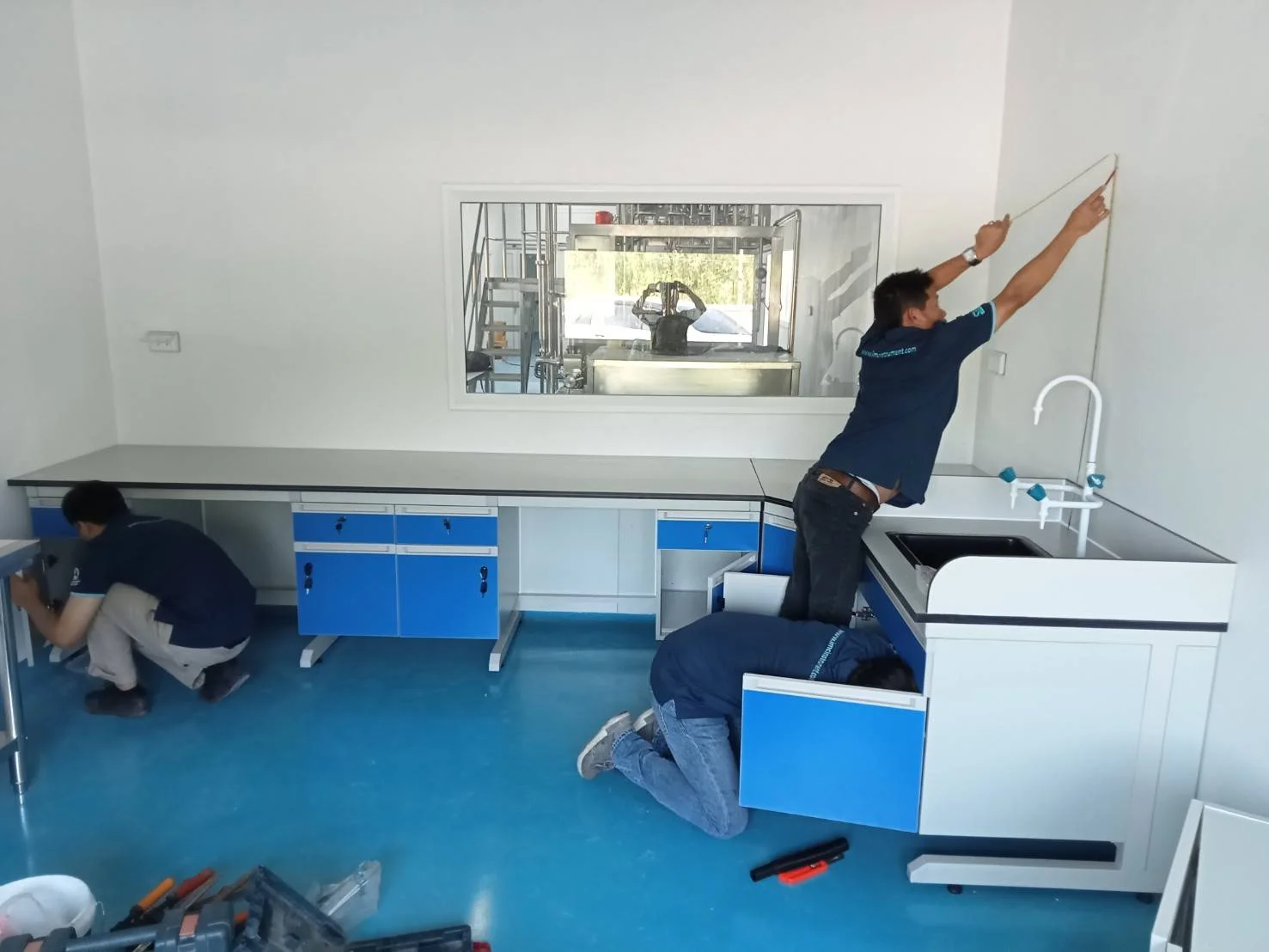 Complete laboratory furniture set with chemical storage cabinet