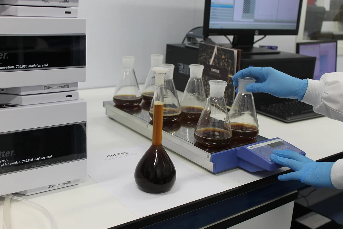 เฟอร์นิเจอร์ห้องแลปต้องมีอะไรบ้าง มาตรฐานการออกแบบ Laboratory